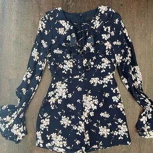 Intermix romper floral with winched bell sleeve and cross cross front! Size 2